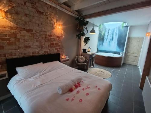 Waterval Wellness suite met Sauna — 4-Star Luxury Hotel in Bodegraven, Netherlands