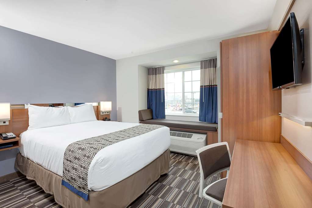 Microtel Inn & Suites By Wyndham Philadelphia Airport Ridley - photo 4