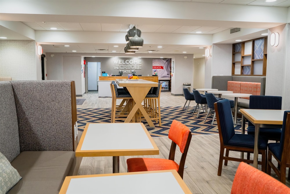 Hampton Inn Gonzales - photo 35