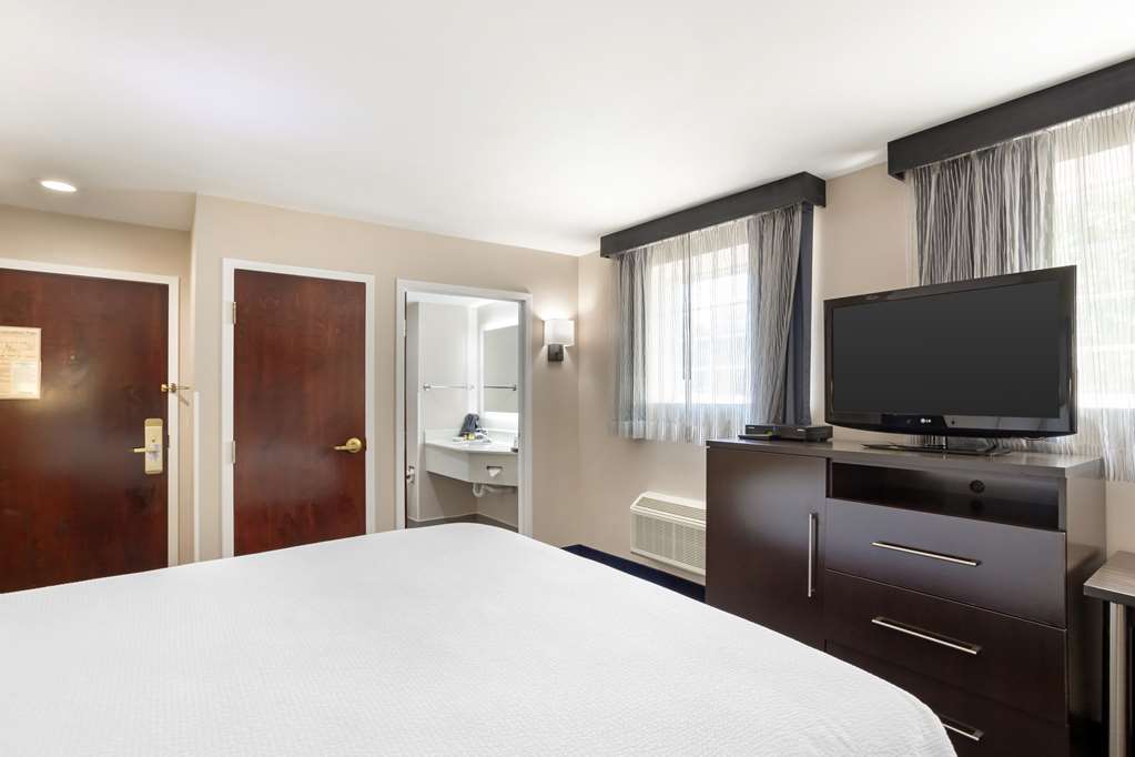 Best Western Plus Fairfield Hotel - photo 17