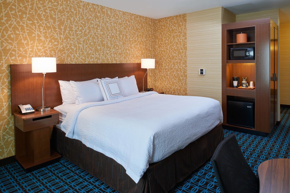 Fairfield Inn & Suites by Marriott Detroit Troy - photo 8