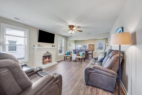 Beachy Keen North Myrtle Beach beach single family house 150 feet to ocean Pets welcome — 4-Star Luxury Hotel in Myrtle Beach, United States