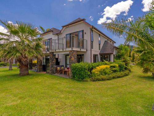 Villa 51 Pauanui Holiday Home — 4-Star Luxury Hotel in Whangamata, New Zealand