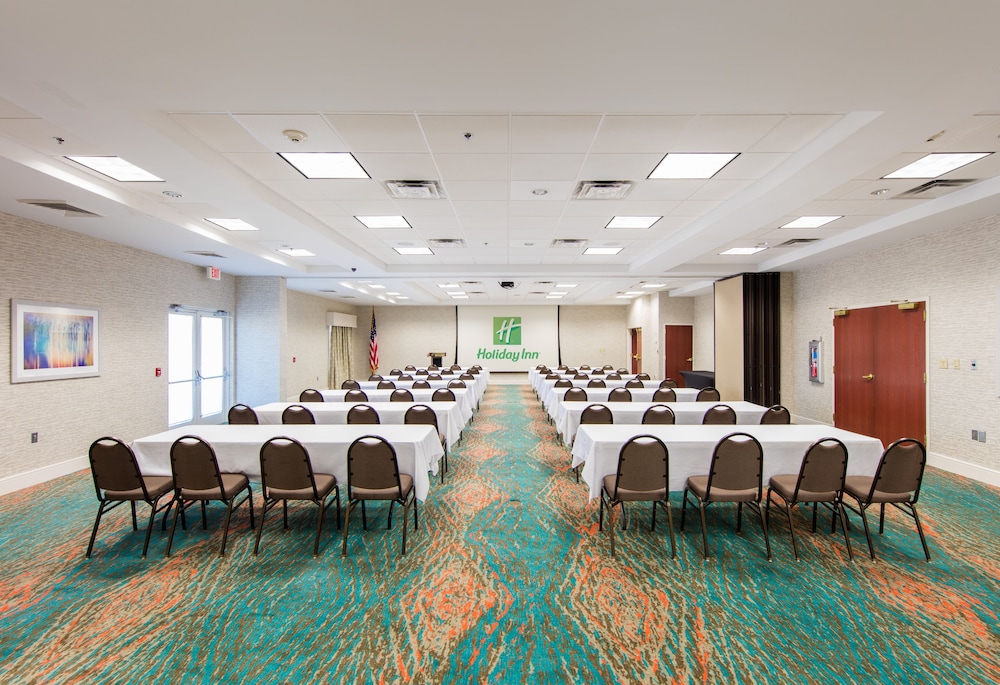 Holiday Inn & Suites Lake City by IHG - photo 16