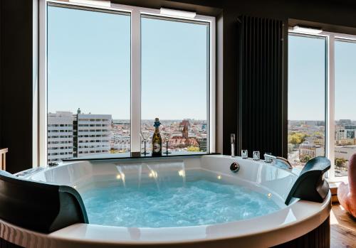 Quorum River SPA Sauna&Jacuzzi or Sauna&Terrace Centrum — 4-Star Luxury Hotel in Wroclaw, Poland