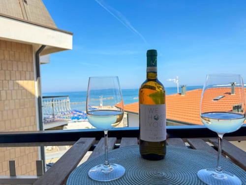 6 posti Fronte Mare Parcheggio Privato AC Wifi by WeHostYou — 4-Star Luxury Hotel in Civitanova Marche, Italy
