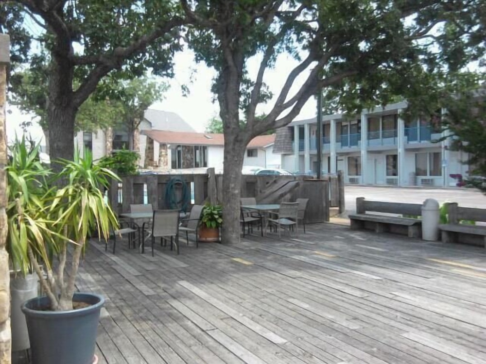 Quails Nest Inn and Suites - photo 37