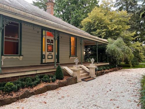 Carramar Estate: 2 homes stunning mountain views — Wentworth Falls — photo 3