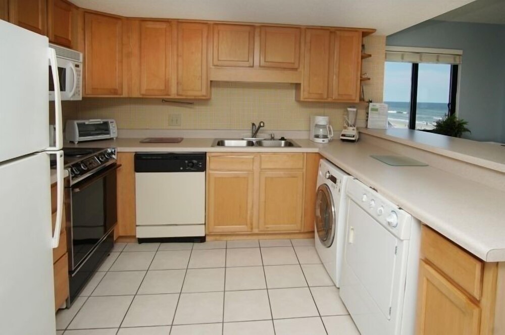 Springs Towers 401 by RedAwning - photo 6