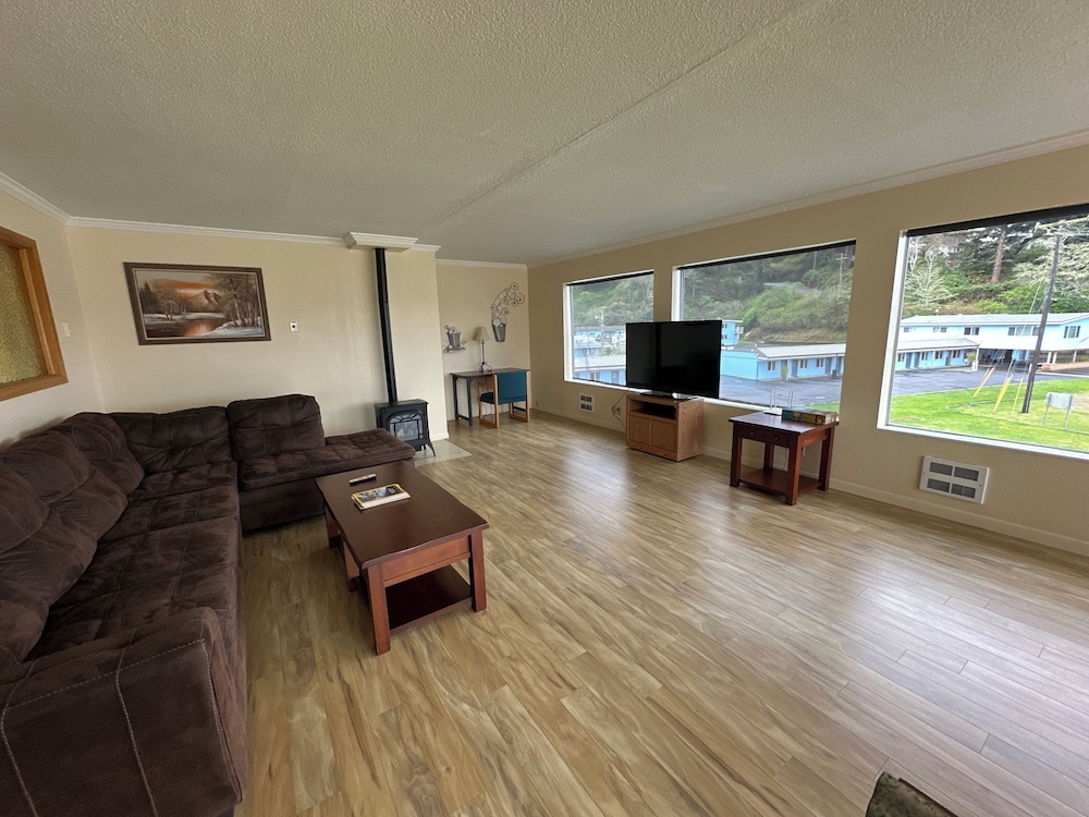 Winchester Bay Inn - photo 19