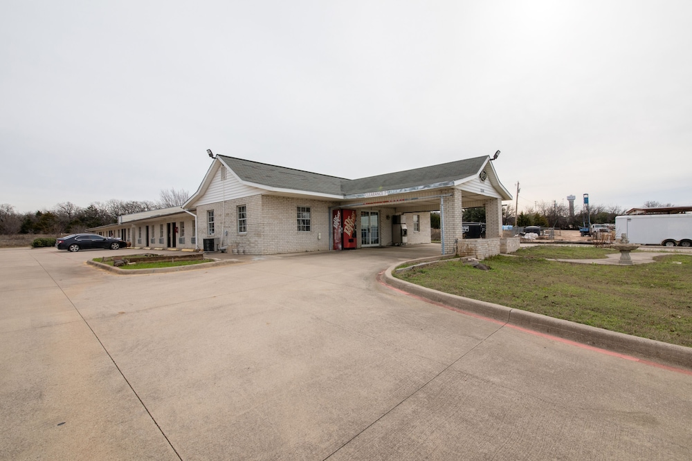OYO Hotel Decatur TX Hwy 287 Northwest - photo 2