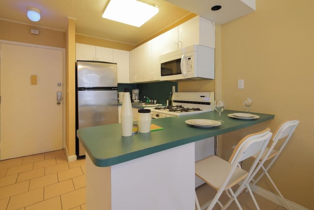 Gorgeous Studio 1bath Miami Beach 1 Block to the Ocean - photo 9