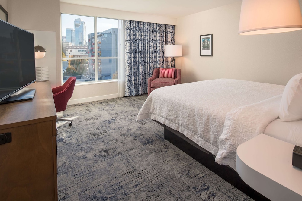 Hampton Inn & Suites Portland Pearl District - photo 21