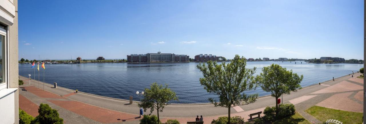 Gemütliche Ferienwohnung mit Meerblick direkt am Hafen — 4-Star Luxury Hotel in Wilhelmshaven, Germany