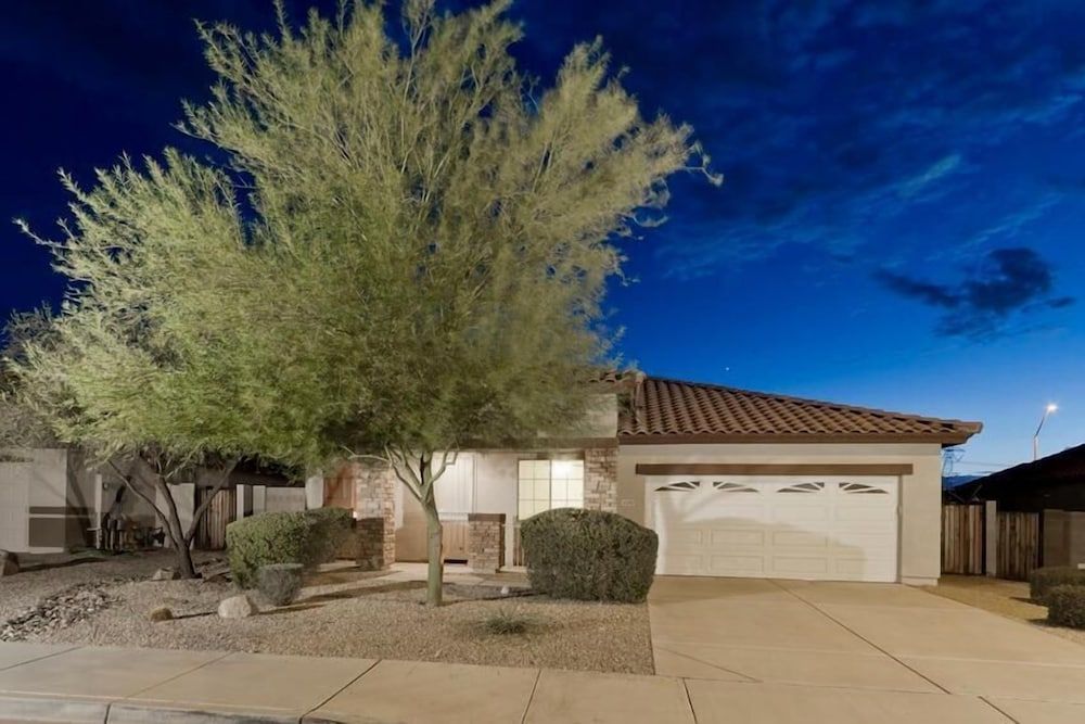Cactus Bloom By Signature Vacation Rentals 11053006 — Goodyear