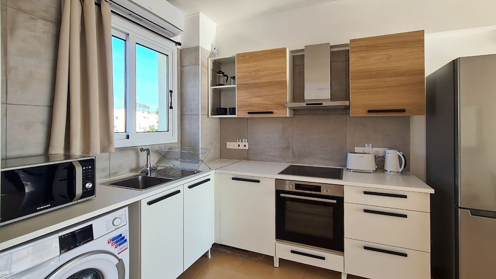 Phaedrus Living: Seaview Luxury flat Paphinia 204