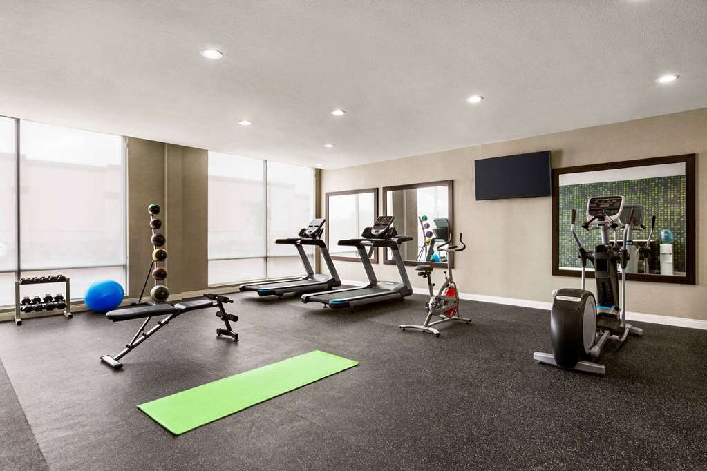 La Quinta Inn & Suites by Wyndham Richmond Sugarland - photo 10