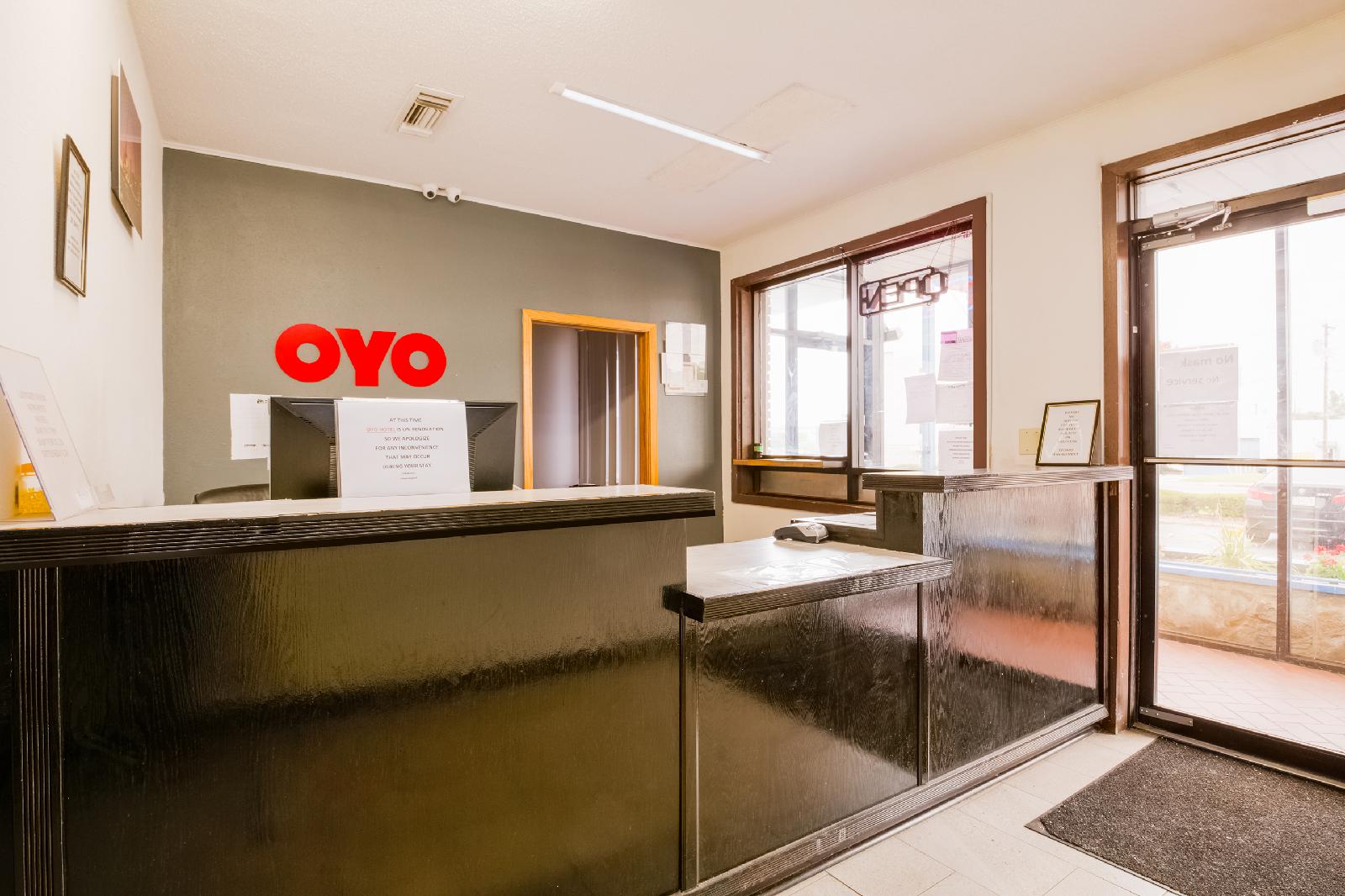 OYO Hotel St. Louis Lambert Airport - photo 24