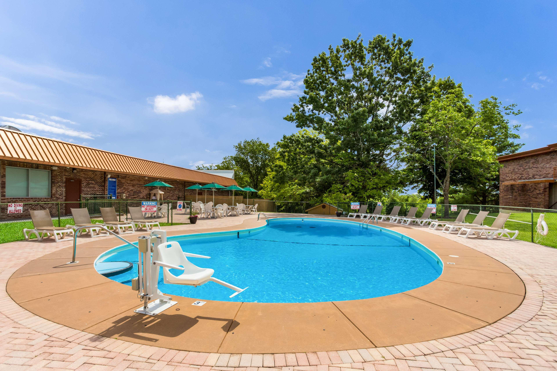 Red Lion Inn & Suites Branson - photo 2