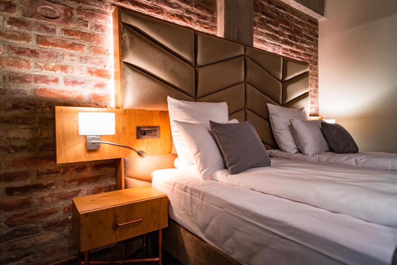 Mustang Boutique Rooms in Oradea, Romania