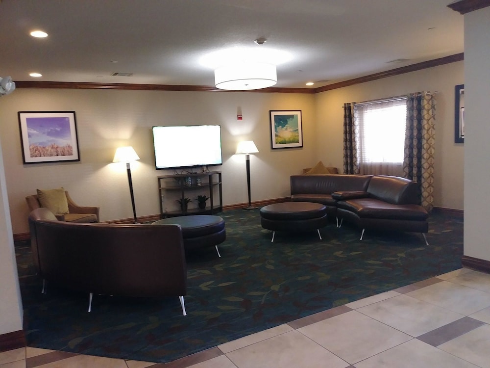 Candlewood Suites Tulsa an IHG Hotel - photo 4