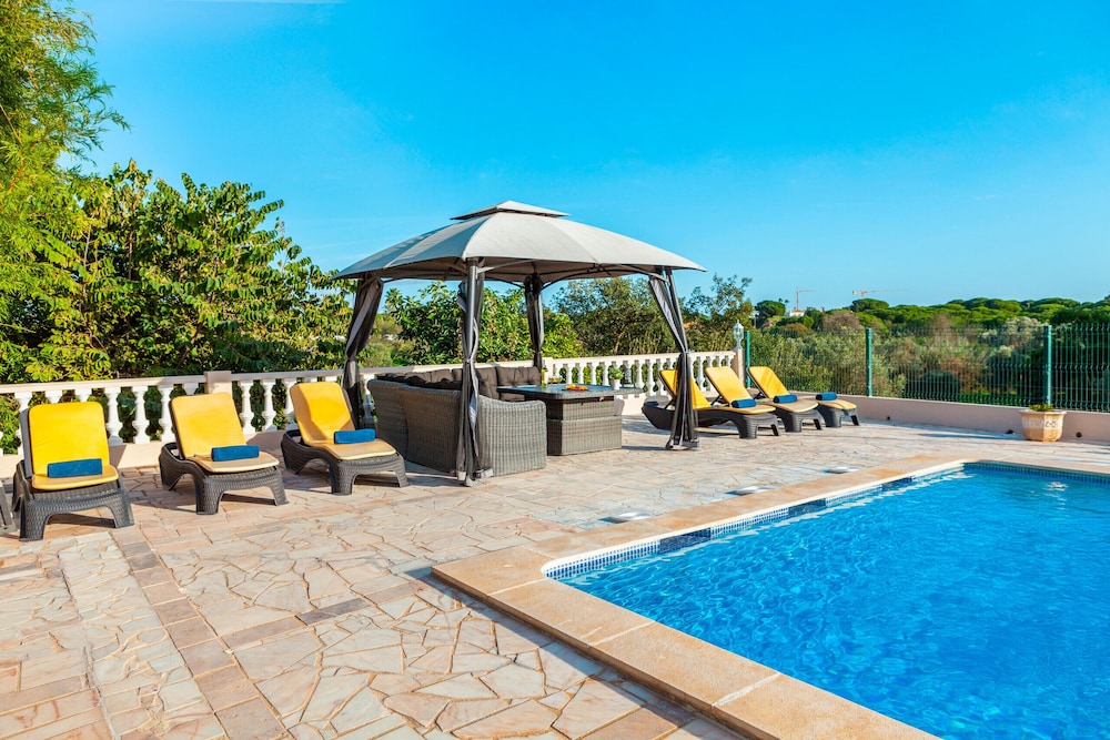 Villa Paloma by Algarve Vacation — 4-Star Luxury Hotel in Albufeira, Portugal