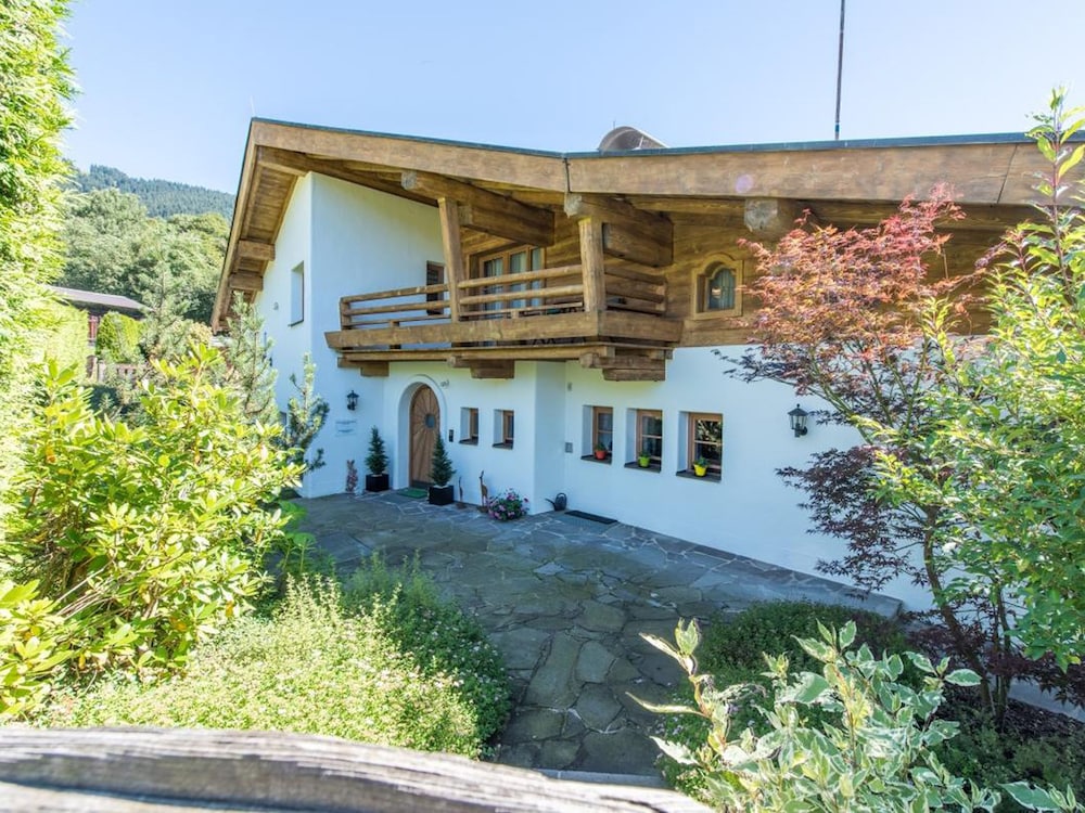 Luxuschalet Landhaus Steinbichl — 4-Star Luxury Hotel in Kitzbuehel, Austria