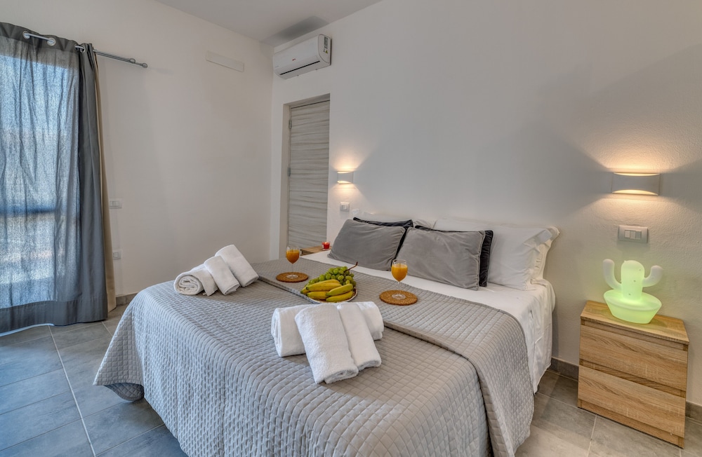 IzzHome Cozy Sunflowers 2 — 4-Star Luxury Hotel in Pula, Italy