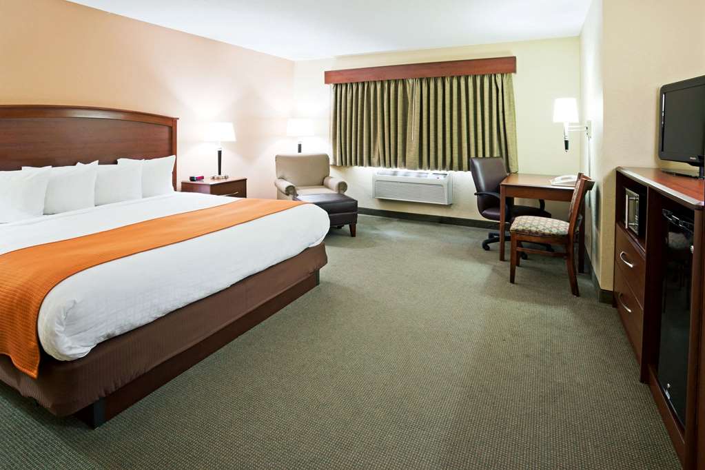 AmericInn by Wyndham Fargo West Acres - photo 12