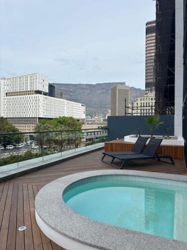 Stylish Studio with City Views & Pool at Zeeland Pier