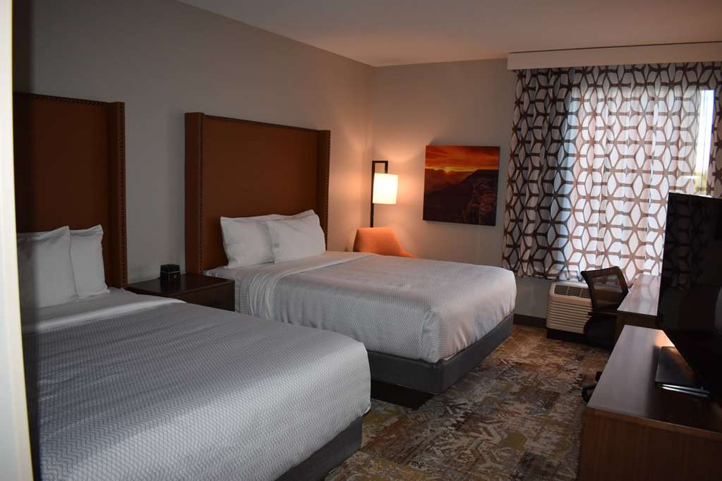 La Quinta Inn & Suites by Wyndham Flagstaff East I - photo 13