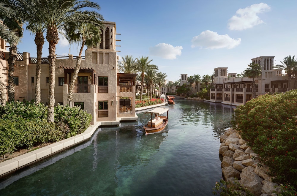 Jumeirah Malakiya Villas — 5-Star Luxury Hotel in Dubai, United Arab Emirates
