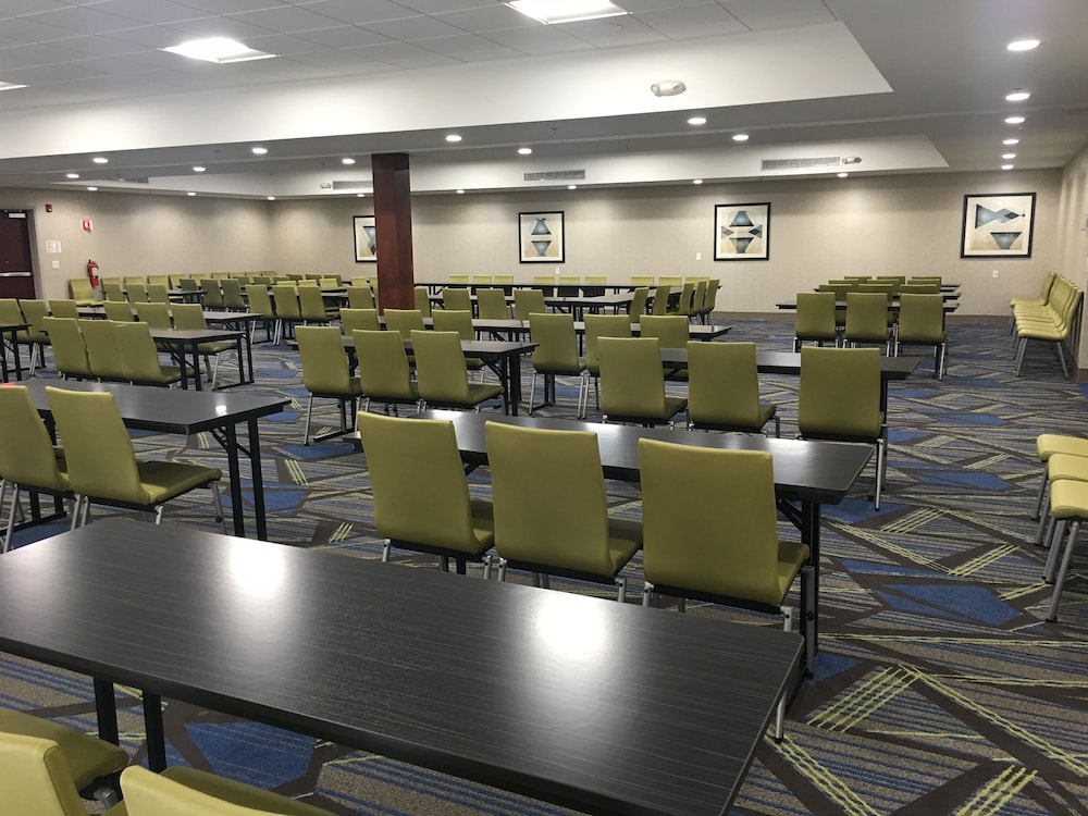 Holiday Inn Express Bethlehem by IHG - photo 40