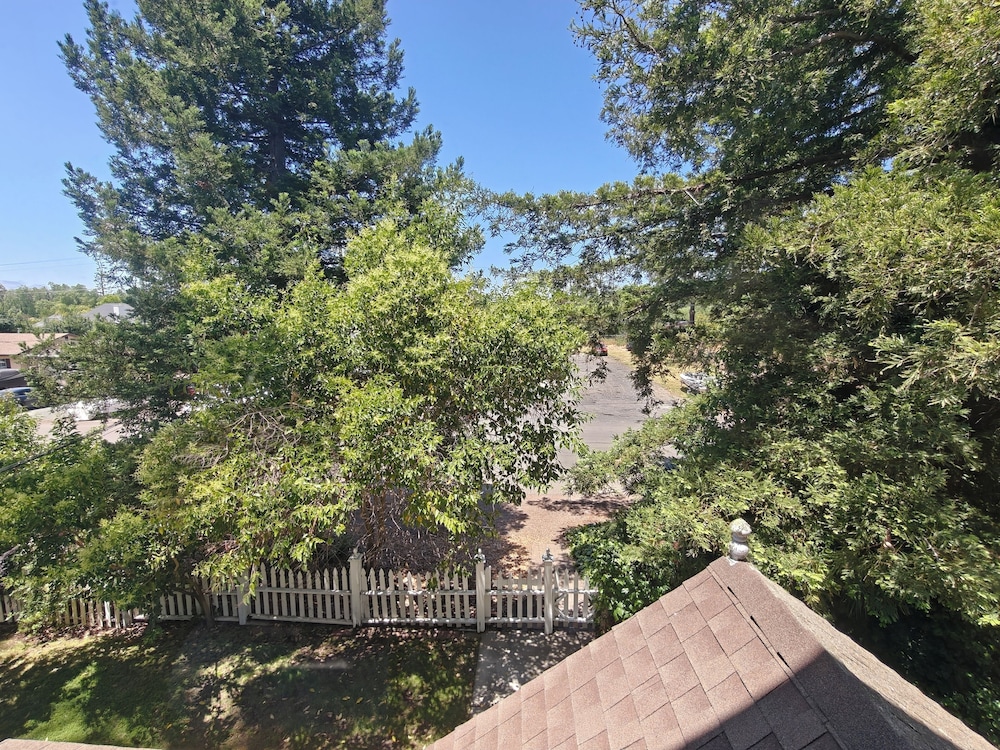 Kaleidoscope Inn & Gardens - photo 98