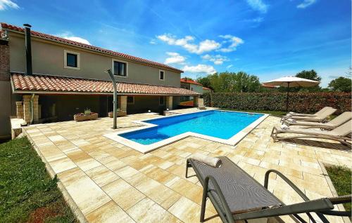 Three Bedroom Holiday Home In Katun — 4-Star Luxury Hotel in Porec, Croatia