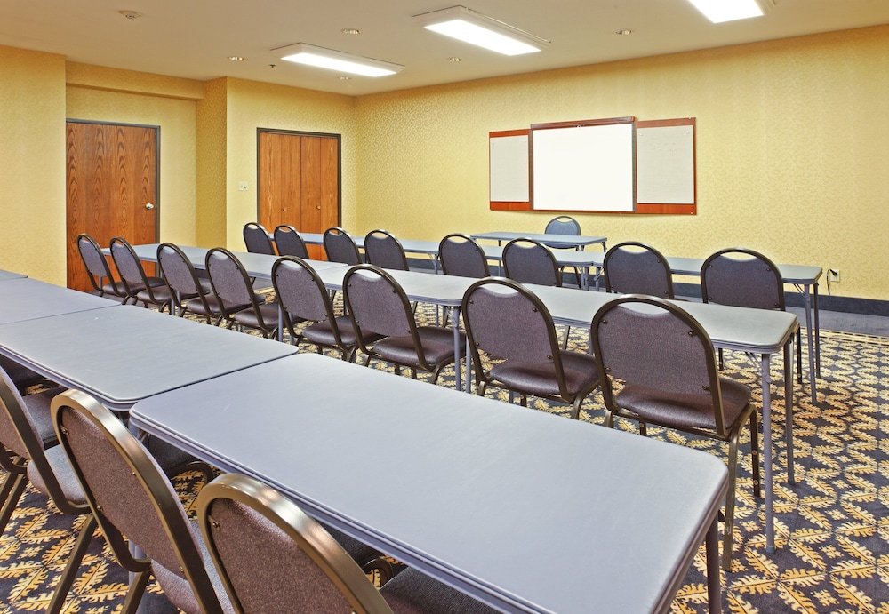 Holiday Inn Express Hotel & Suites Mountain Home by IHG - photo 31
