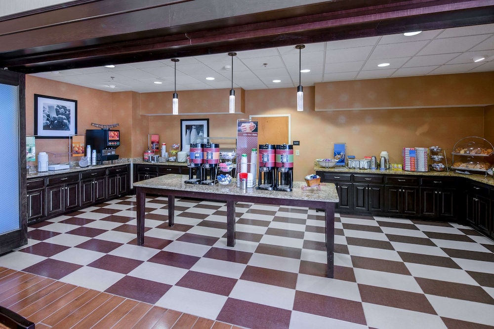 Hampton Inn & Suites Augusta West - photo 40