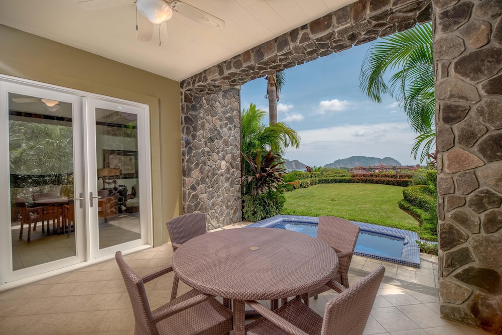Vista Bahia 1F 1 bdr Ocean View in Los Suenos — 4-Star Luxury Hotel in Jaco, Costa Rica