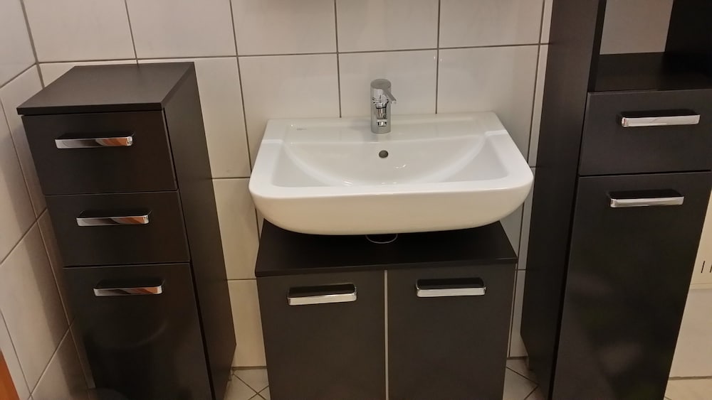 Bathroom sink
