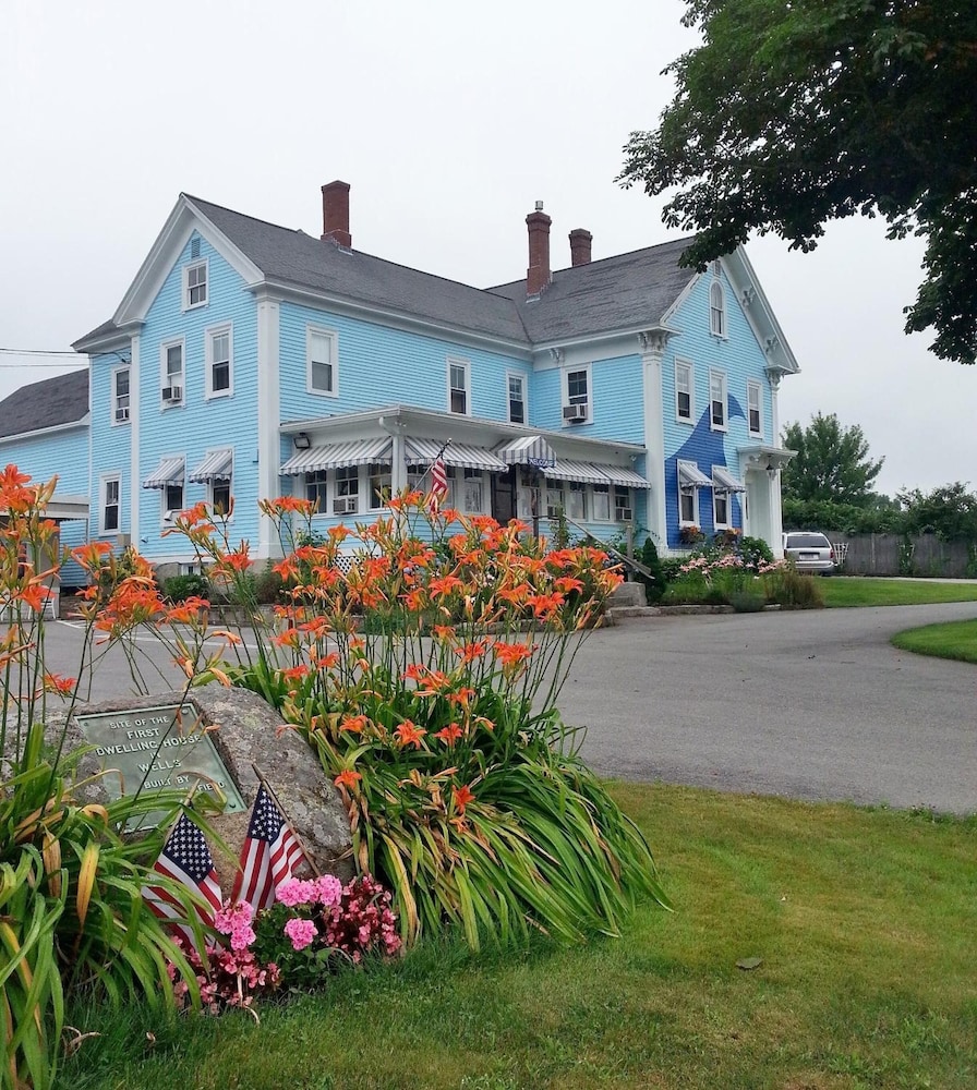 Coast Village Inn & Cottages - photo 46