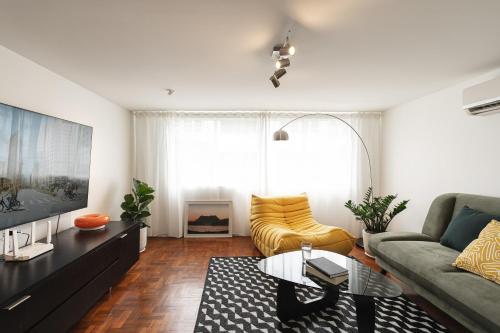 Flat and Fur 2BR Mid Century 3mins to Nimman Airport in Chiang Mai, Thailand