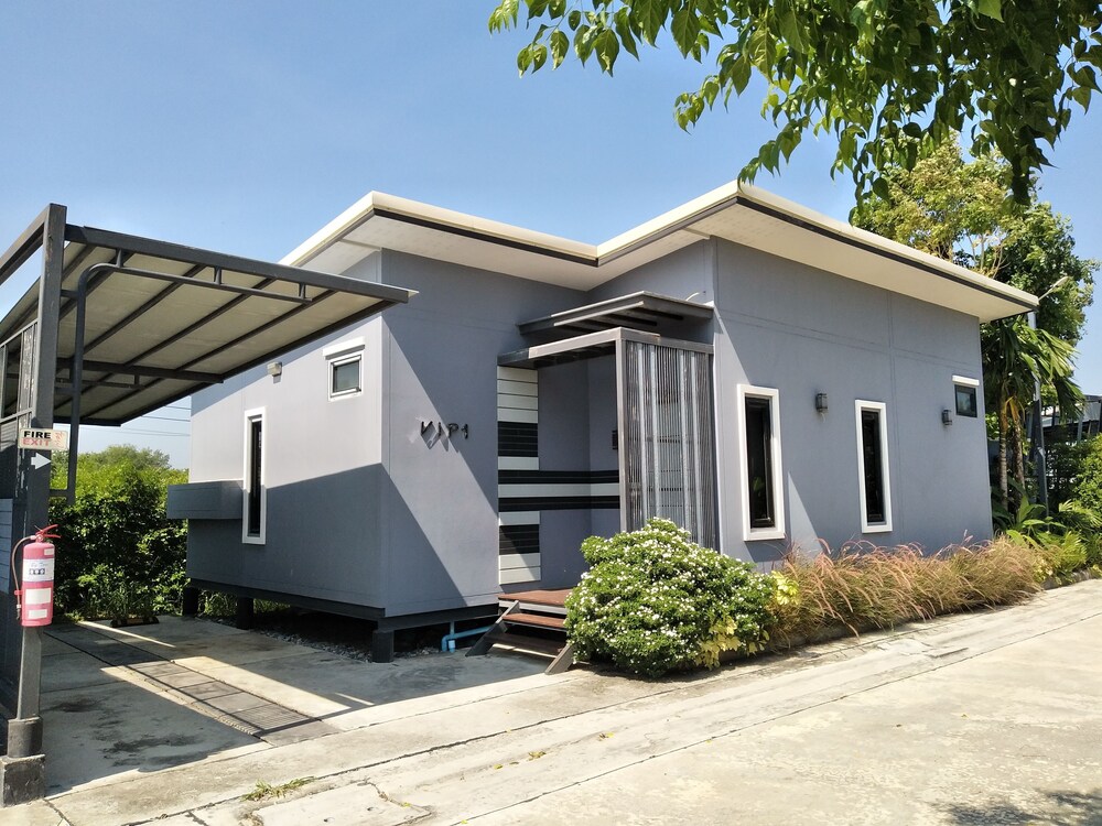 Love Is Resort in Lop Buri, Thailand