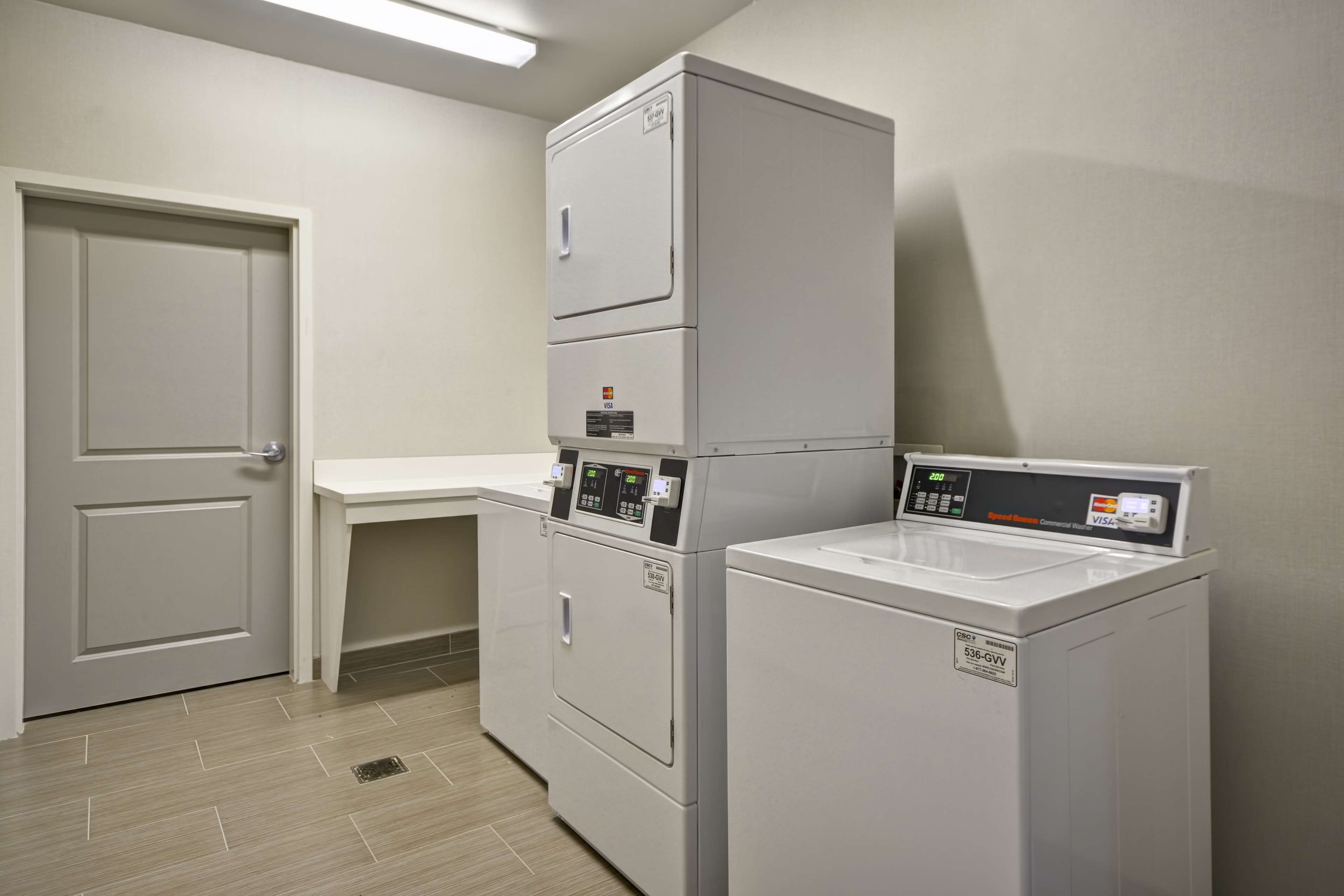 Hampton Inn Kenedy - photo 16