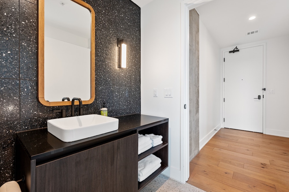 Austin Condo Hotel - photo 756