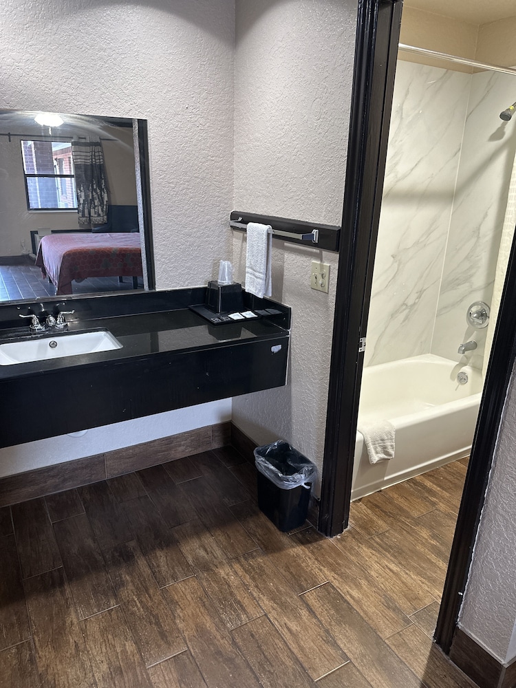 Luxury Inn and Suites - photo 15