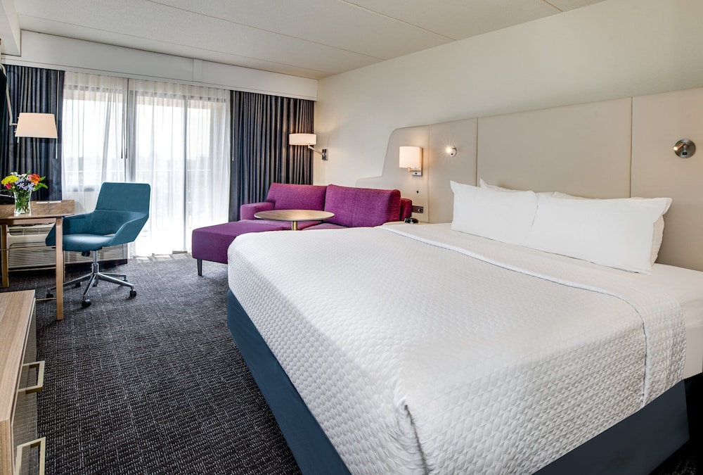 Crowne Plaza Milwaukee Airport by IHG - photo 11