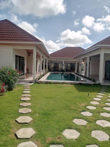 Villa La Balinaise — 4-Star Luxury Hotel in Lome, Togo