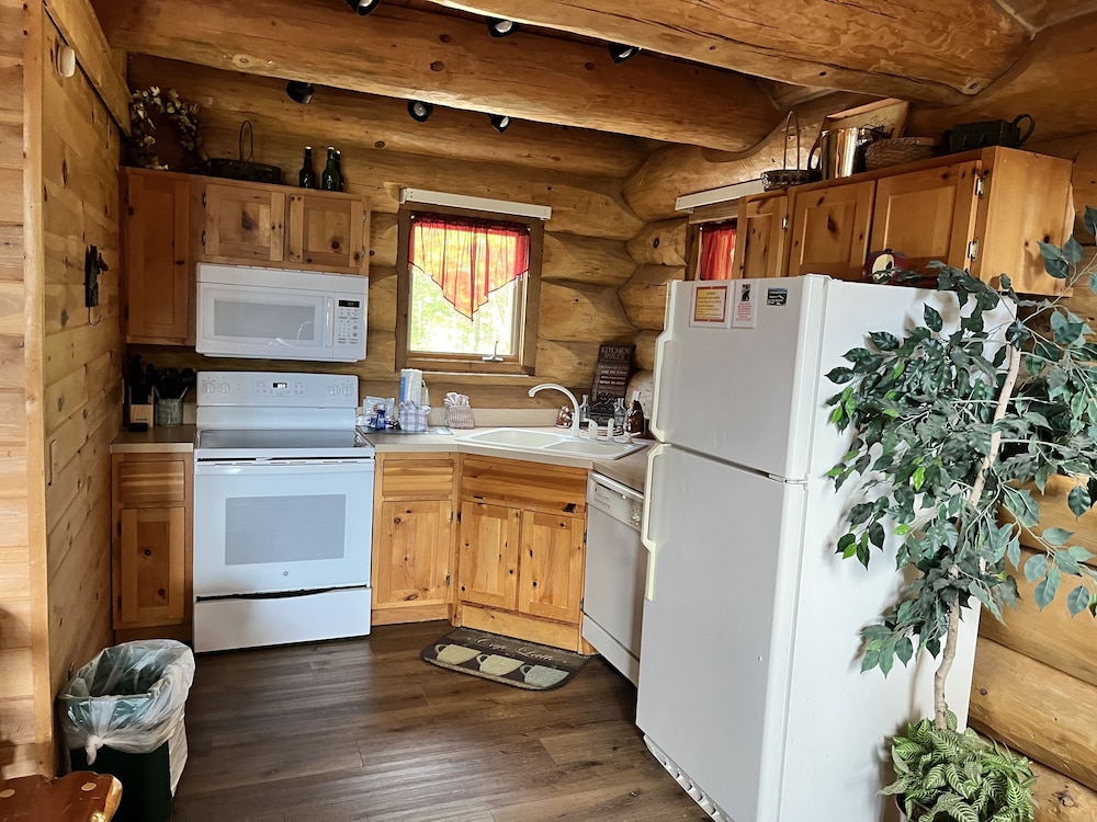 Snow Hill Secluded W Mountain Views 2 Bedroom Cabin by Heavenly Views Resort - photo 3