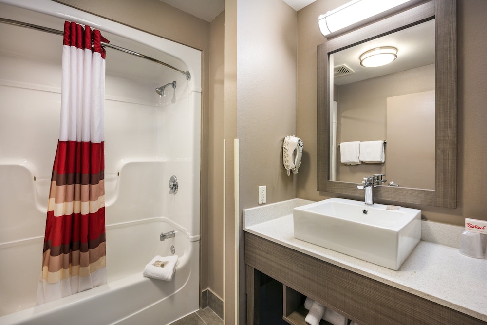 Red Roof Inn PLUS Boston Logan - photo 17