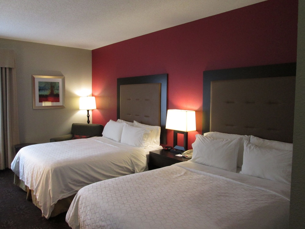Holiday Inn Express Cloverdale by IHG - photo 12